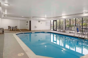 Una piscina cubierta