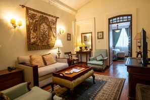 Traditional Suite, 1 King Bed | Living area