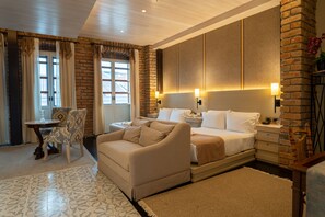 Exclusive Suite, Multiple Beds, Kitchen, Executive Level