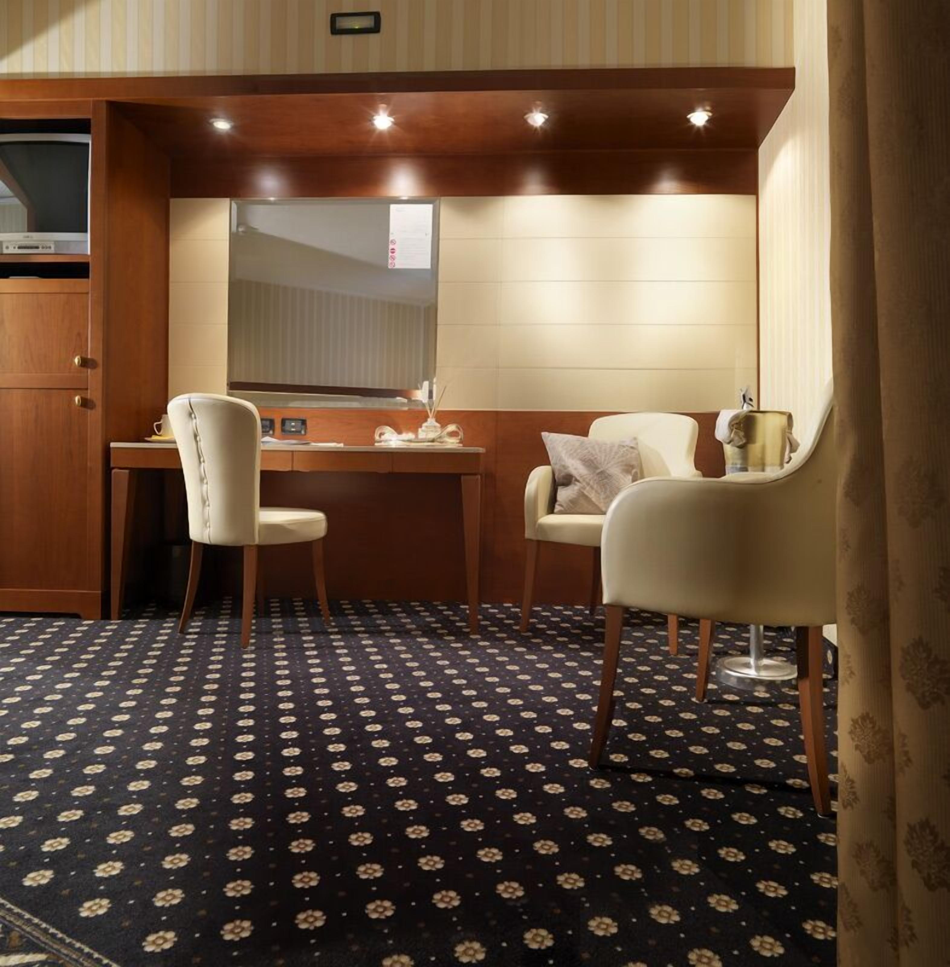 classic triple room | living area | tv