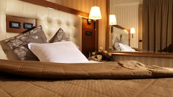 Hochwertige Bettwaren, Minibar, Zimmersafe, Schreibtisch