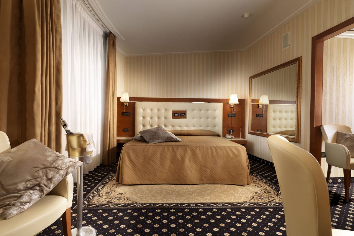 premium bedding, minibar, in-room safe, desk