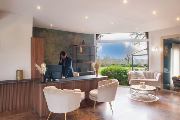 Reception - The Originals Boutique, Parc Hôtel, Orléans Sud (La Chapelle-Saint-Mesmin)