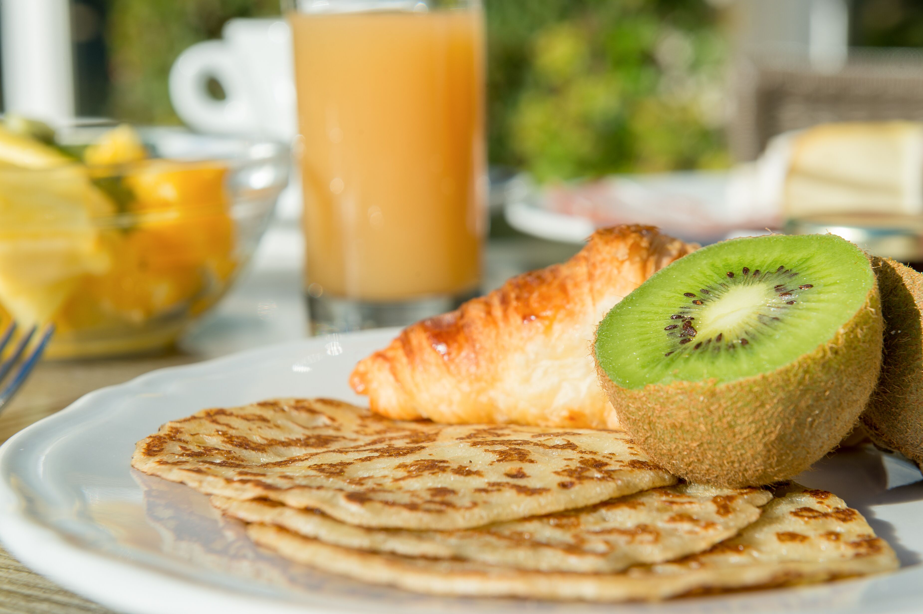 daily buffet breakfast (eur 15 per person)