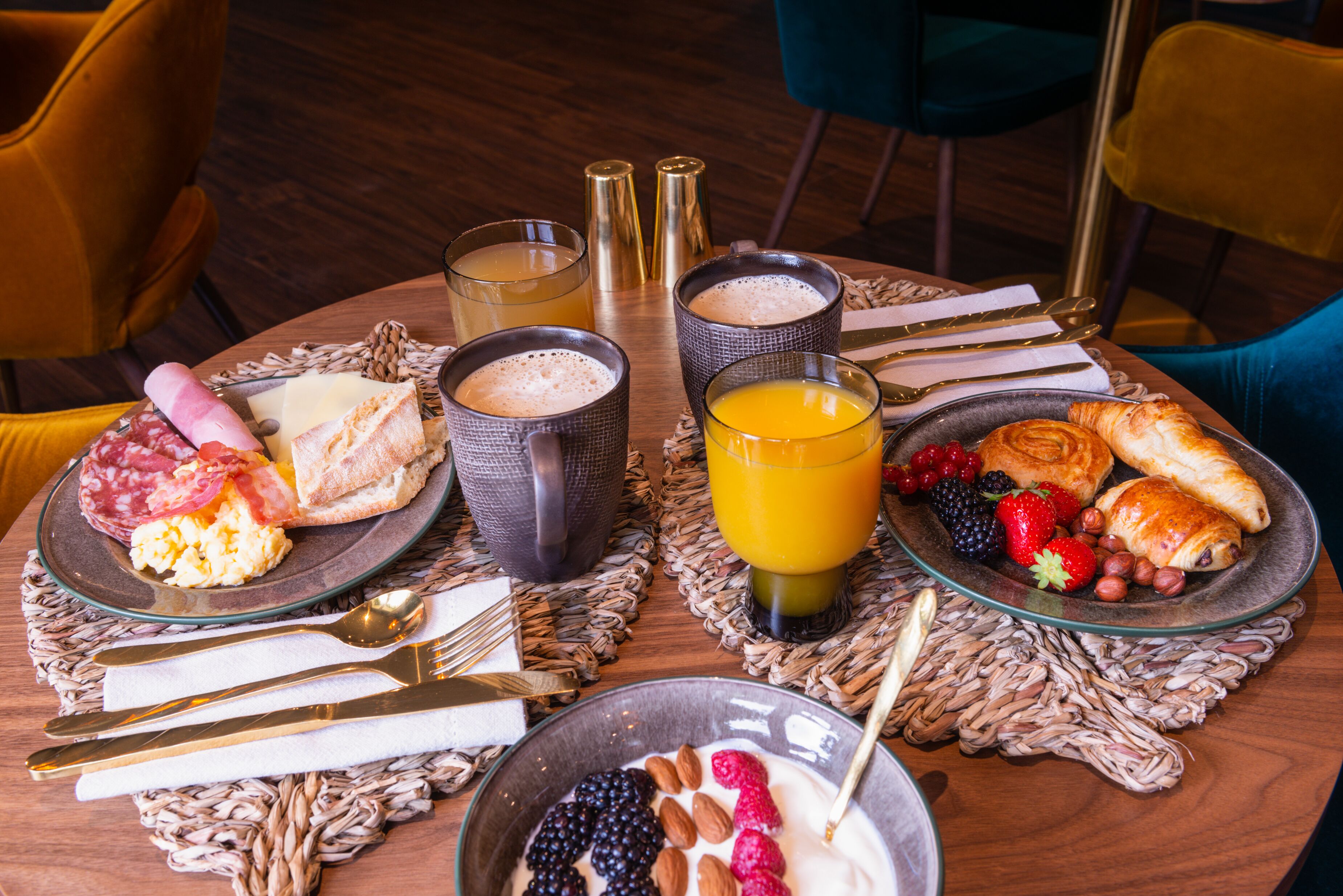 daily buffet breakfast (eur 15 per person)