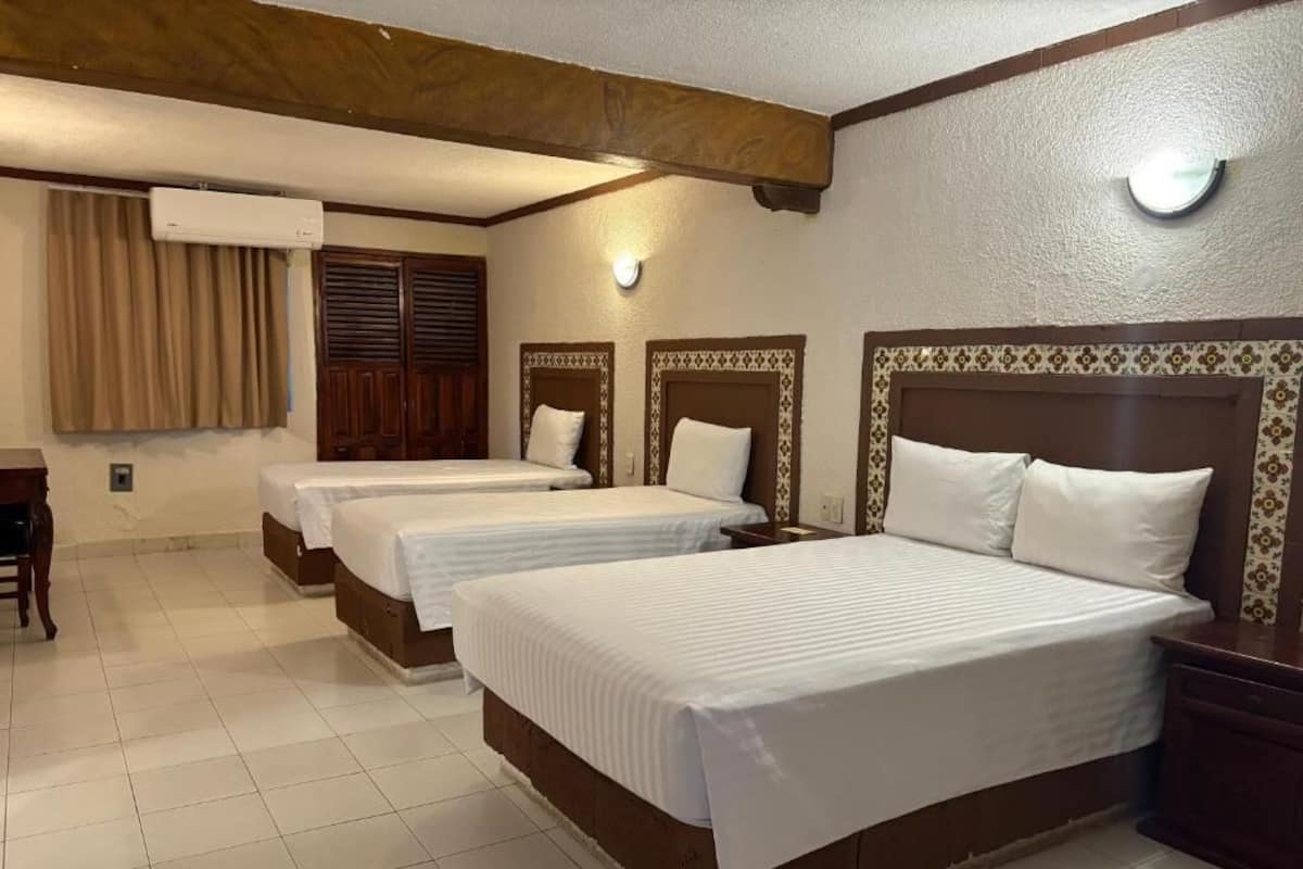 Superior Triple Room | Down duvets, individually decorated, individually furnished, desk