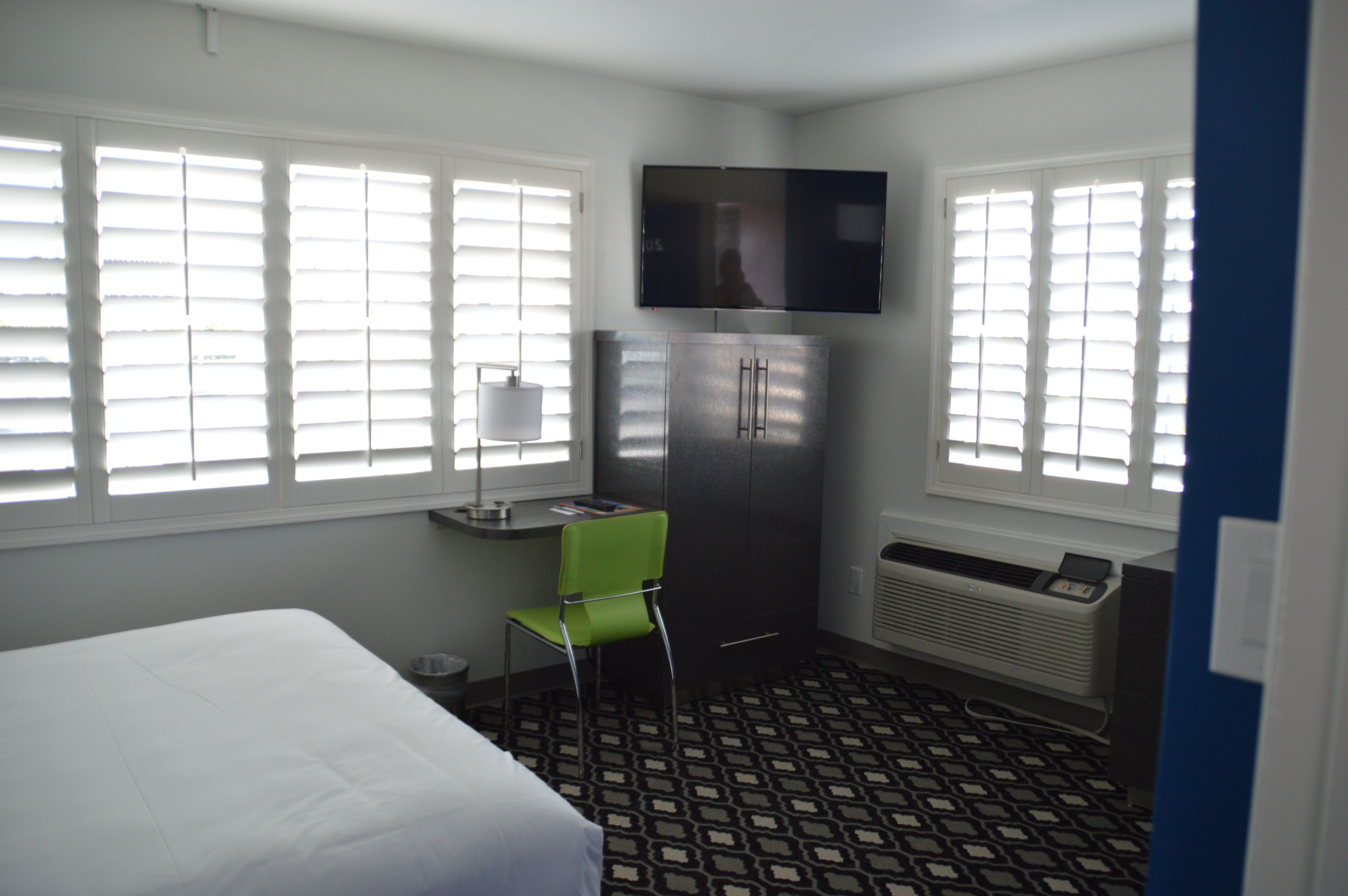 standard room, 1 queen bed, non smoking | premium bedding, pillow-top beds, individually decorated