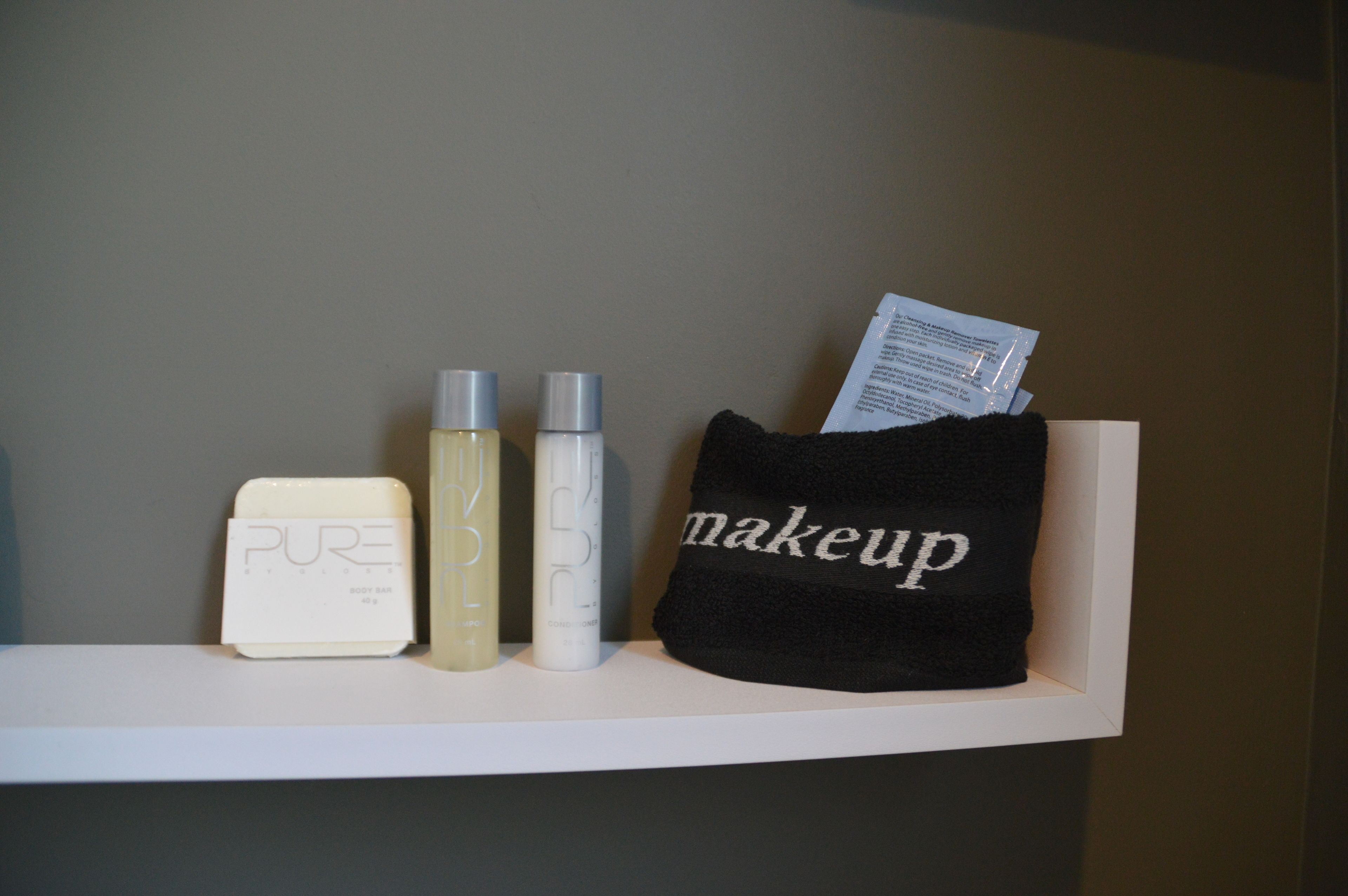 shower, rainfall showerhead, free toiletries, hair dryer