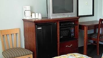 Meja kerja, setrika/meja setrika, Wi-Fi gratis, dan seprai linen