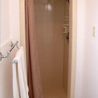 Ducha, secador de pelo, toallas