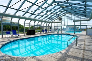 Inomhuspool och utomhuspool