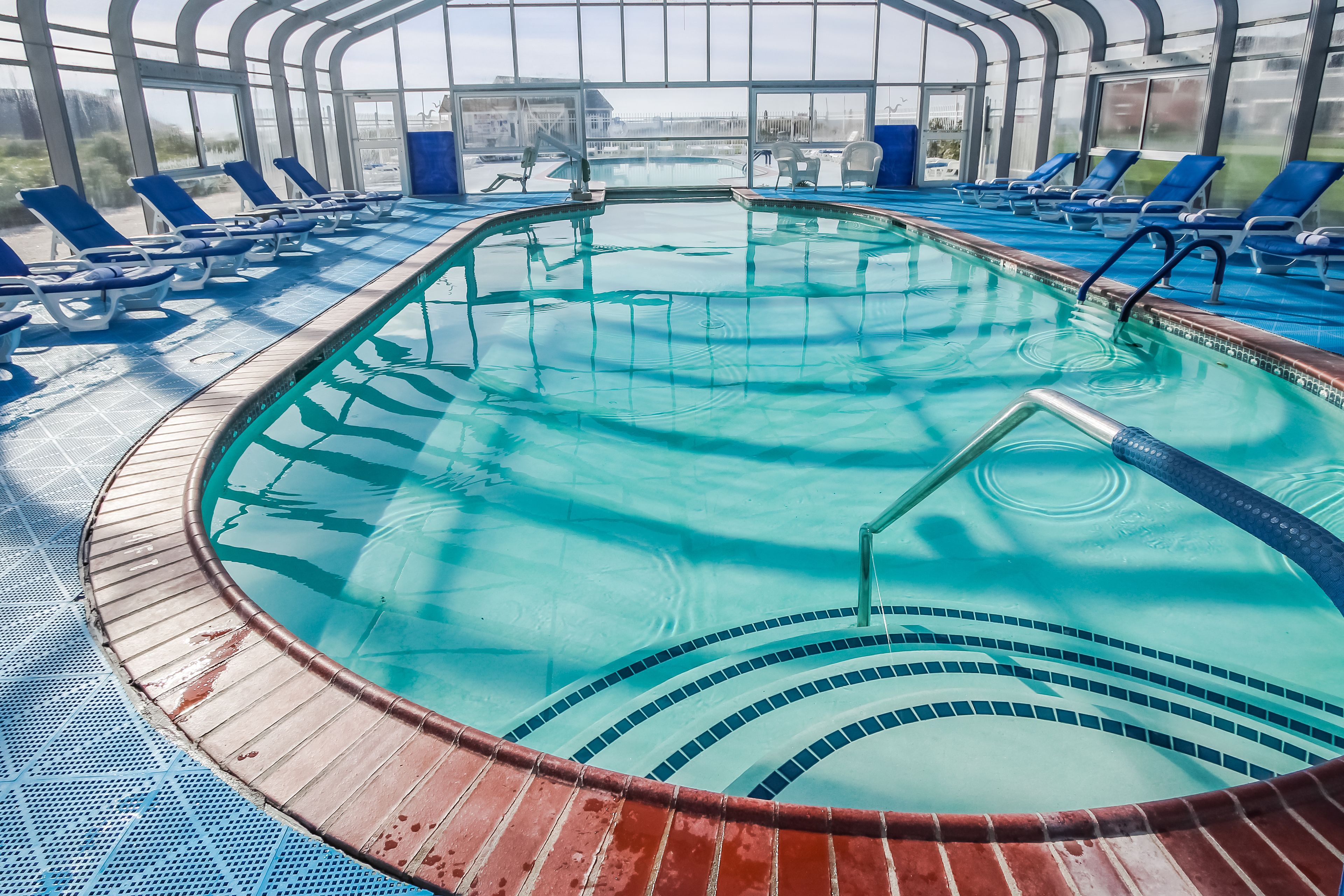 Piscina interna, piscina externa