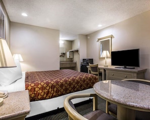 Safe på rommet, skrivebord og skrivebord for bærbar PC