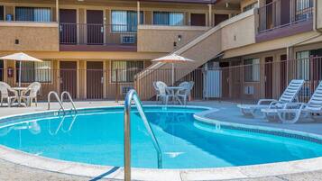 Kolam renang outdoor