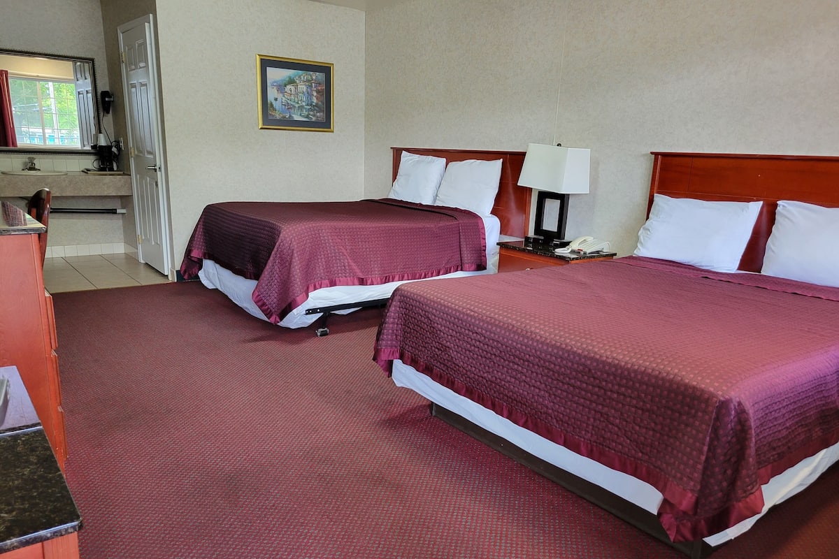 Standard Room, 2 Double Beds, Non Smoking | Desk, free WiFi, bed sheets, alarm clocks