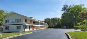 Free self parking - Atrium Inn (Galloway)