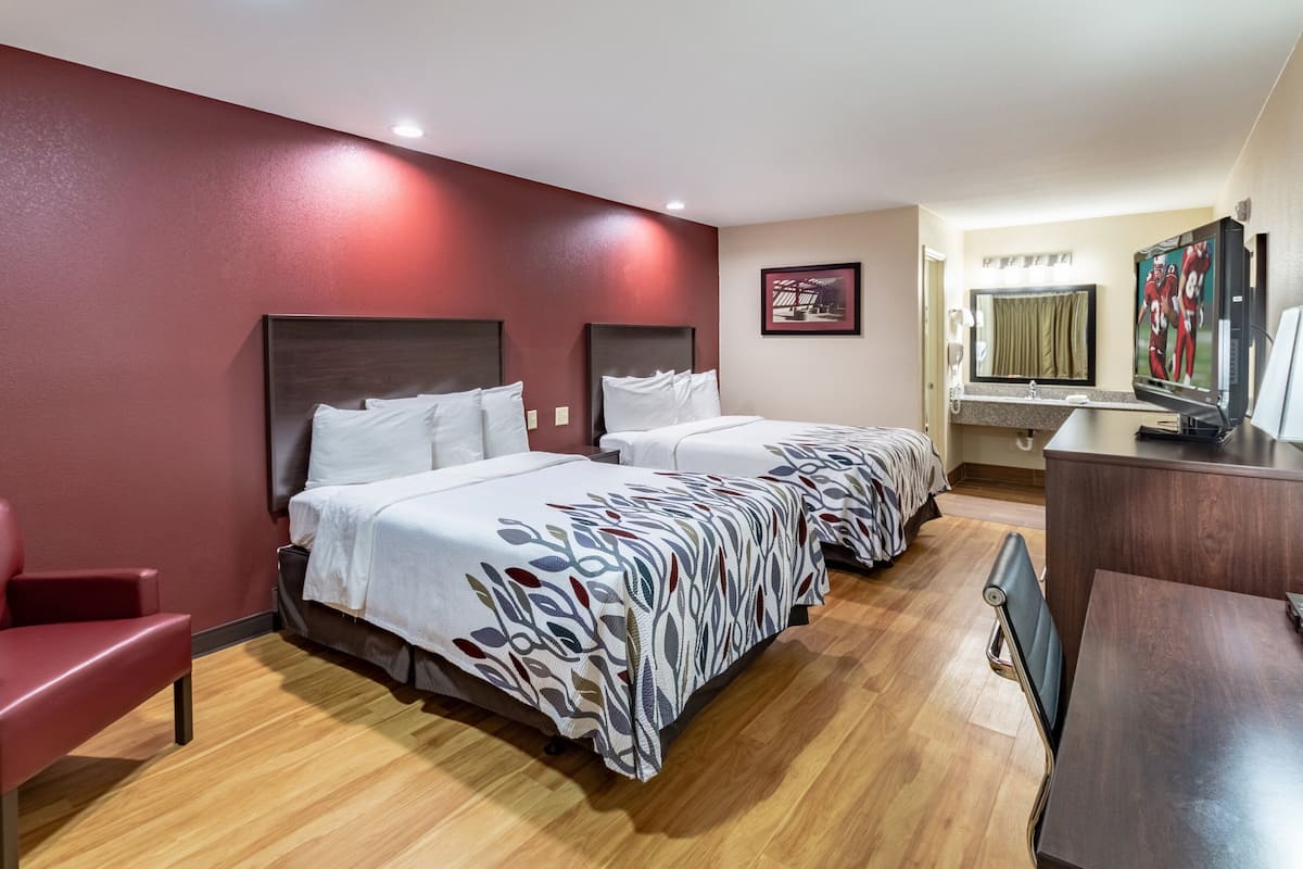Free cribs/infant beds, free WiFi, bed sheets, alarm clocks
