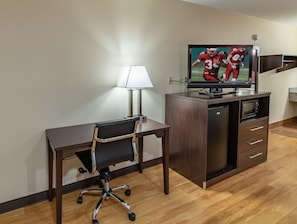 Deluxe Room, 2 Double Beds, Non Smoking | Free cribs/infant beds, free WiFi, bed sheets, alarm clocks - Red Roof Inn Buffalo, TX (Buffalo)