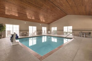 Indoor pool, sun loungers - Country Inn & Suites by Radisson, Boone, NC (Boone)
