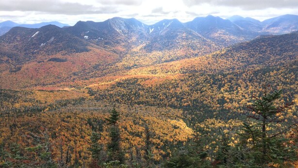 A mountainous landscape with autumn foliage. - Country Inn & Suites by Radisson, Boone, NC (Boone)