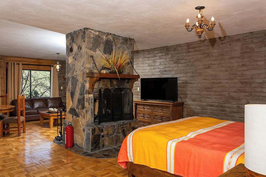 Suite Premier | Caja fuerte, decoración individual, mobiliario individual y ropa de cama
