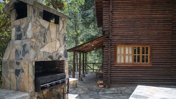 Cabaña superior, 3 habitaciones, vista al jardín | Terraza o patio