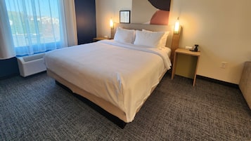 Safe på rommet, individuelt dekorert, individuelt innredet og skrivebord