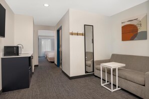 Suite, 1 King Bed, Accessible, Bathtub (Mobility) | Living area | 42-inch TV with cable channels