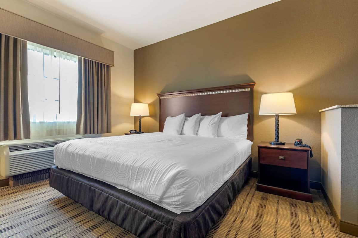 Desk, iron/ironing board, rollaway beds, free WiFi