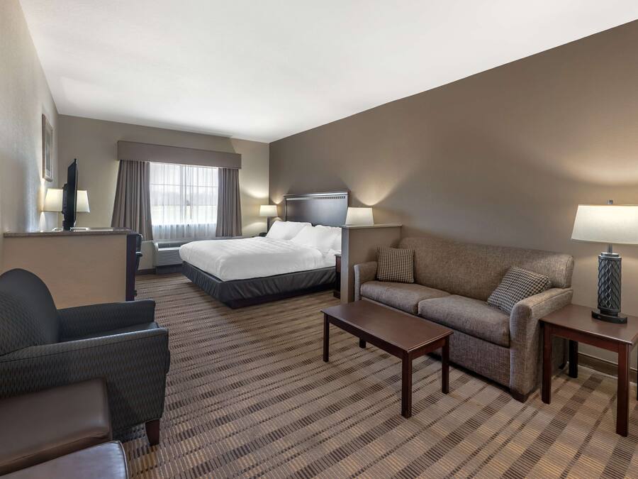 Desk, iron/ironing board, rollaway beds, free WiFi