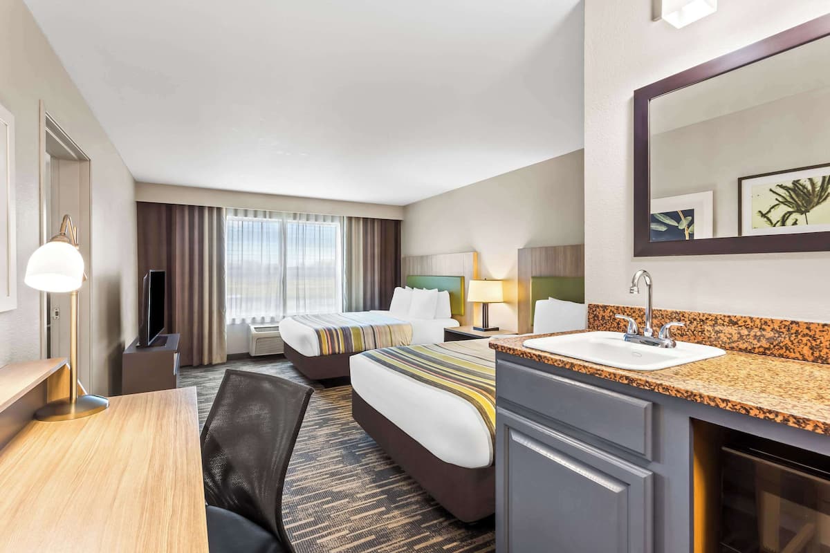 Suite, 1 Bedroom, Non Smoking | 1 bedroom, Tempur-Pedic beds, desk, blackout drapes
