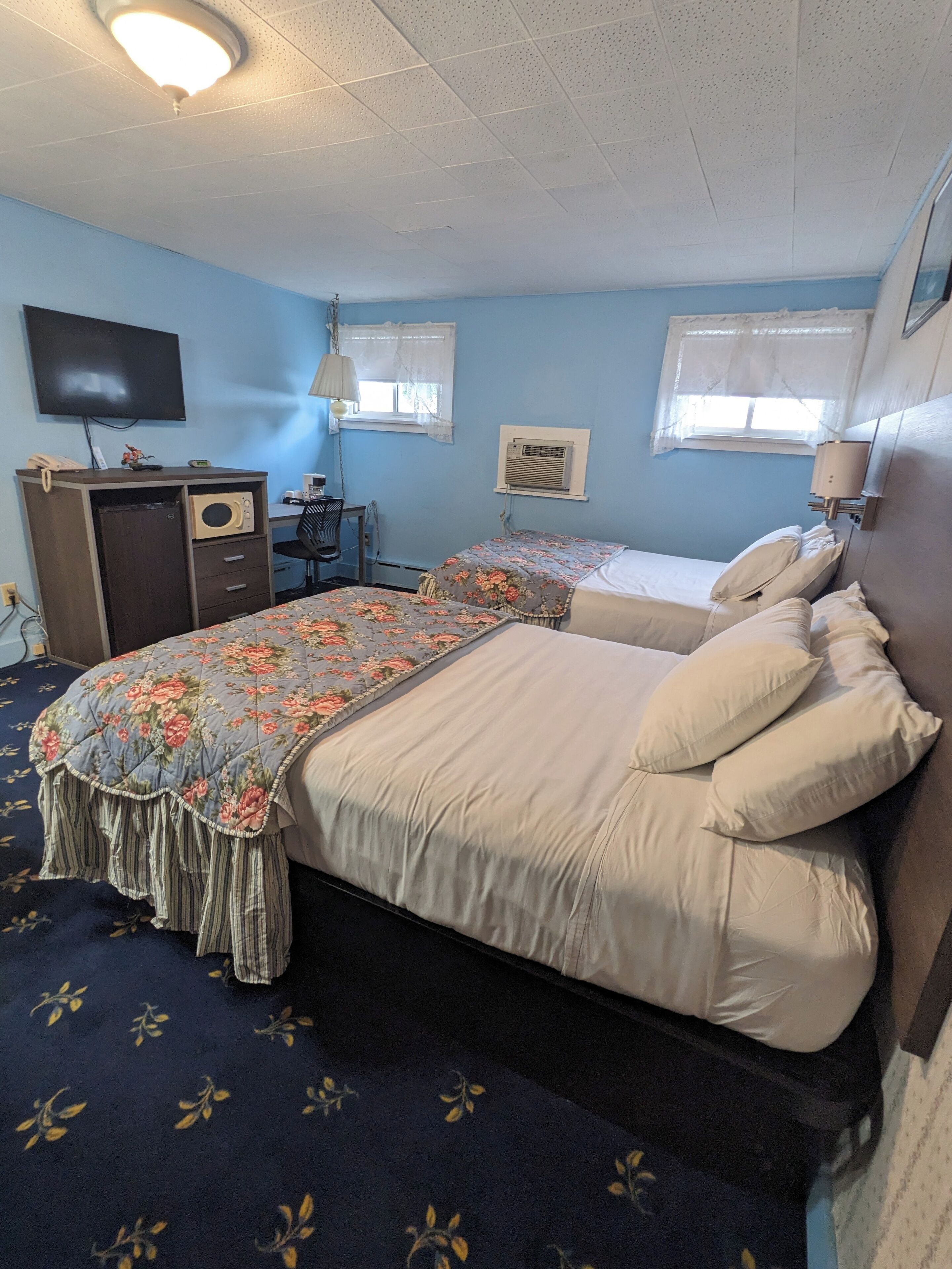 Rom, 2 dobbeltsenger, ikke-røyk | Individuelt dekorert, strykejern/-brett og barnesenger