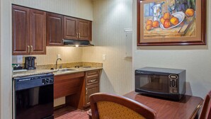 Coffee/tea maker, fridge, microwave, stovetop - Homewood Suites Covington (Covington)