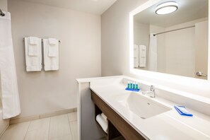 A modern bathroom with a large sink, a mirror, and two towels hanging on the wall. - Holiday Inn Express Ellensburg by IHG (Ellensburg)