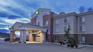 A Holiday Inn Express hotel with a brick facade, a covered entrance, and a parking lot.