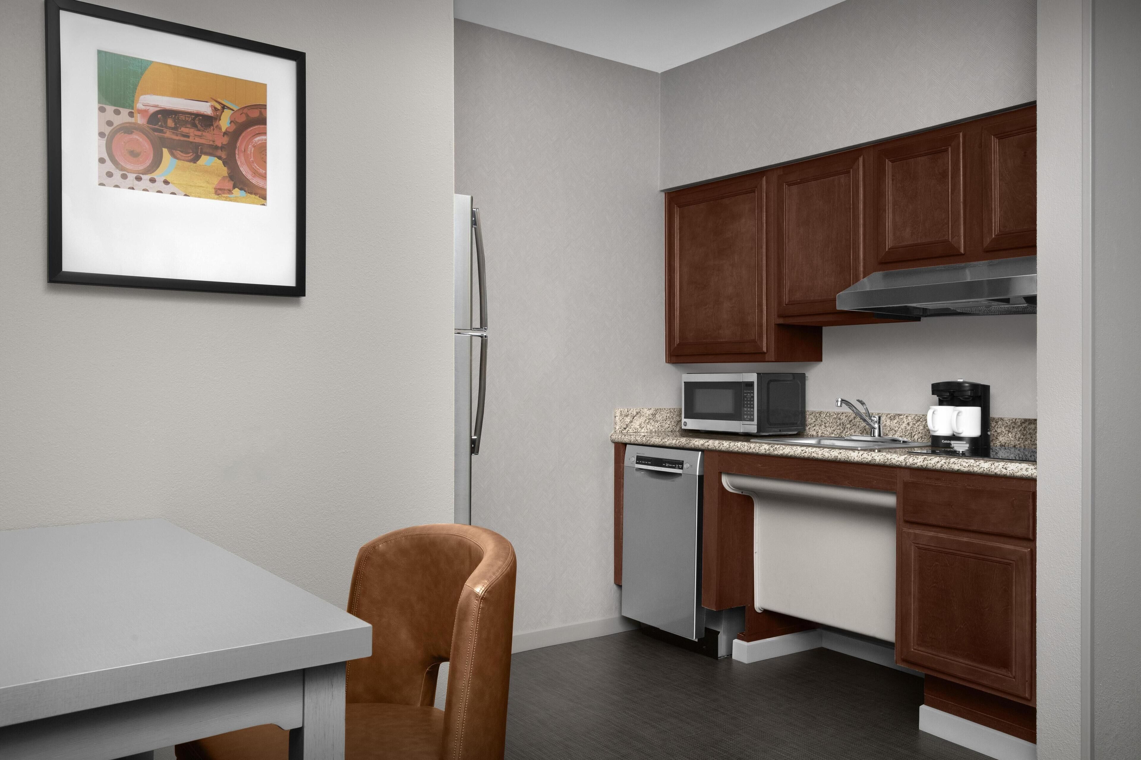 Full-size fridge, microwave, stovetop, dishwasher