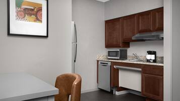 Full-size fridge, microwave, stovetop, dishwasher
