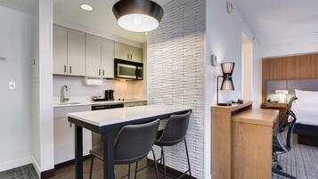 電冰箱、微波爐、爐台、洗碗機