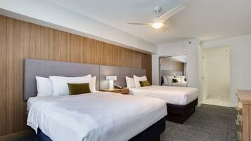 Standard Room | Bathroom | Free toiletries, hair dryer, towels