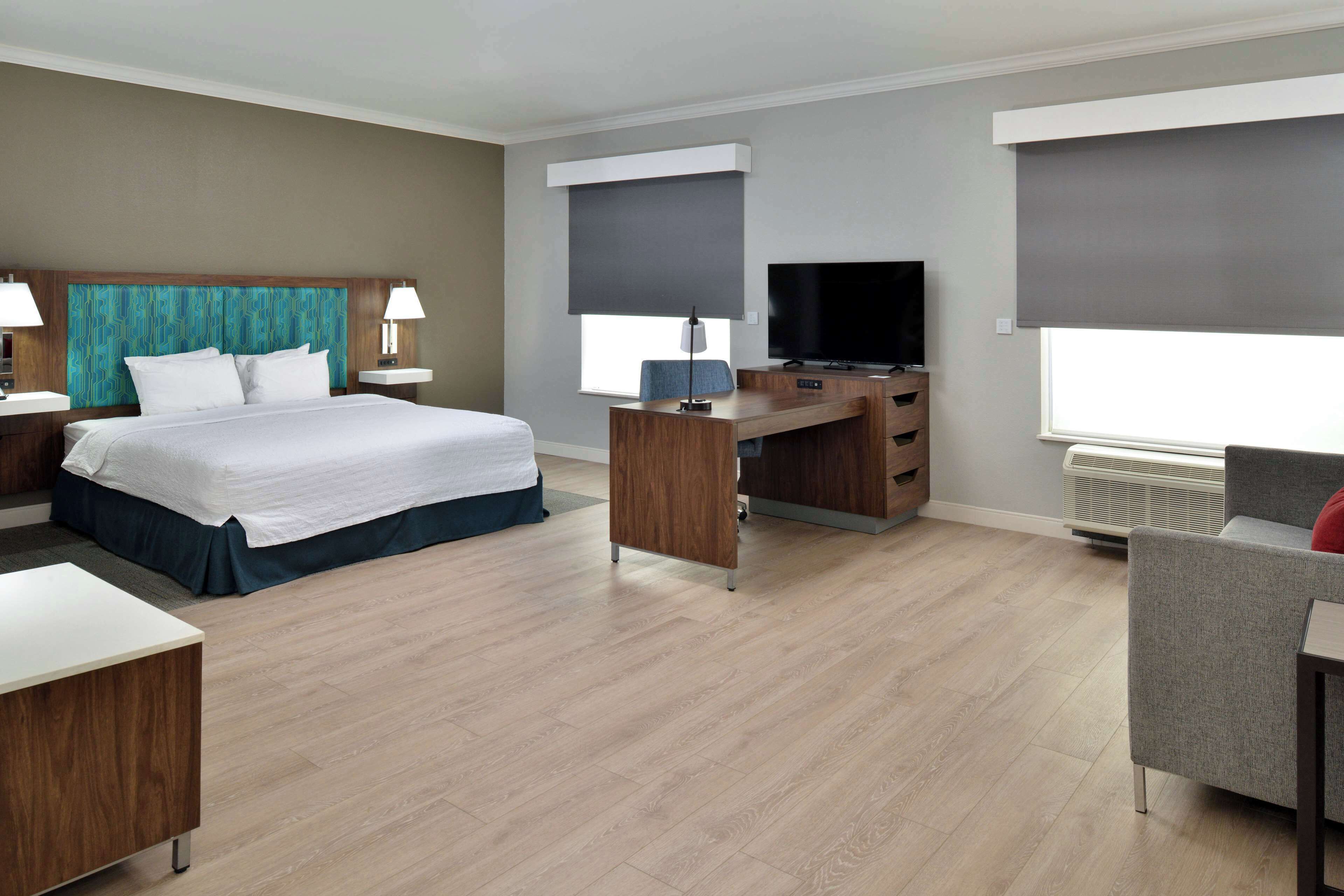 one king studio sofabed non smoking | in-room safe, desk, iron/ironing board, free cots/infant beds