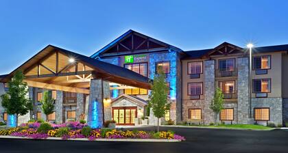 Holiday Inn Express & Suites Cheney by IHG