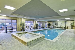 Indoor pool, sun loungers