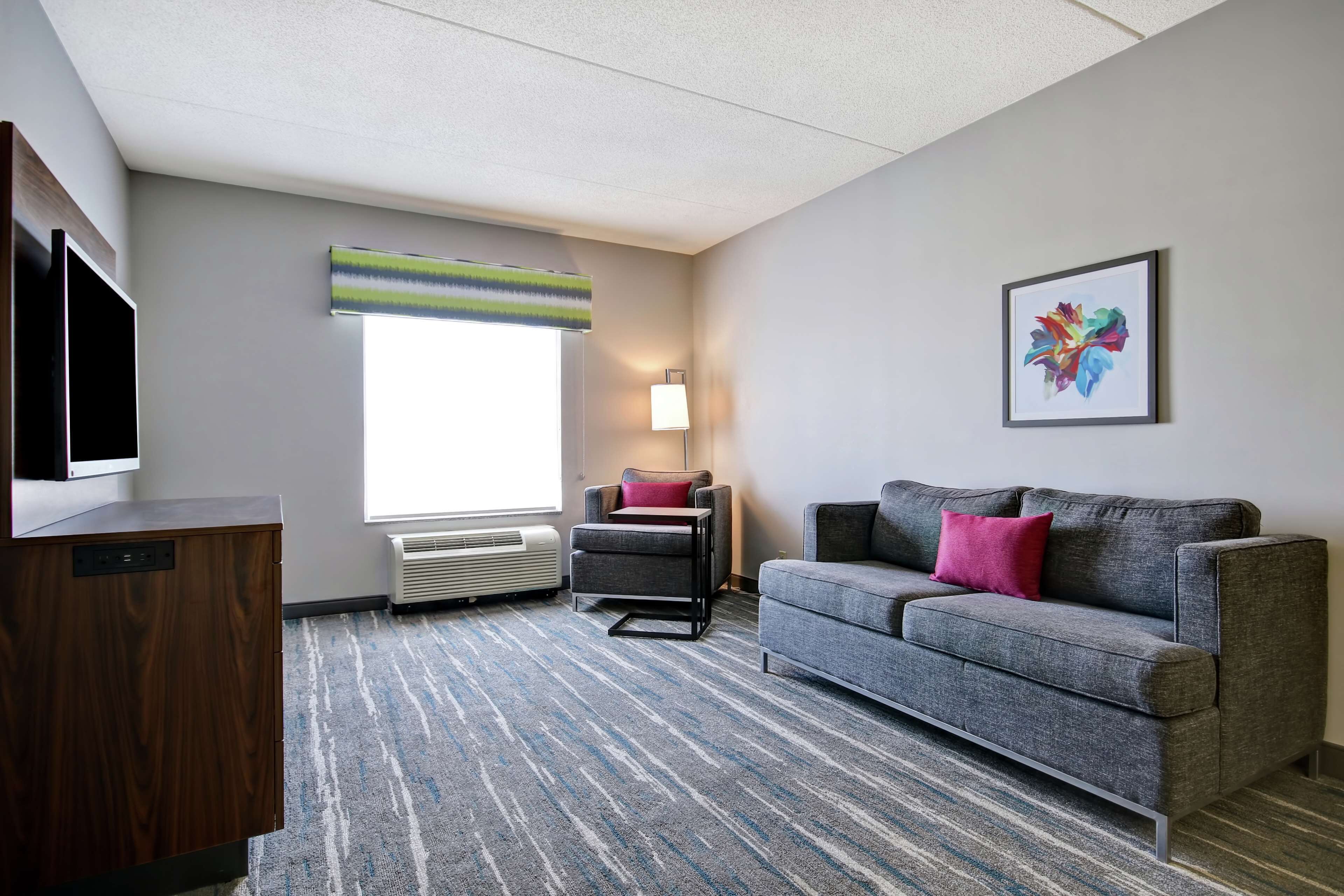 suite, multiple beds, non smoking | 1 bedroom, in-room safe, desk, laptop workspace