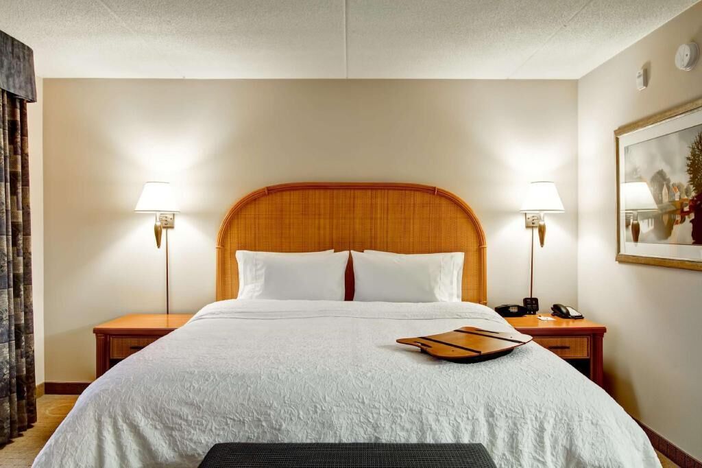 In-room safe, desk, laptop workspace, soundproofing