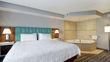 Basic Suite, 1 King Bed, Non Smoking, Jetted Tub | In-room safe, desk, laptop workspace, soundproofing
