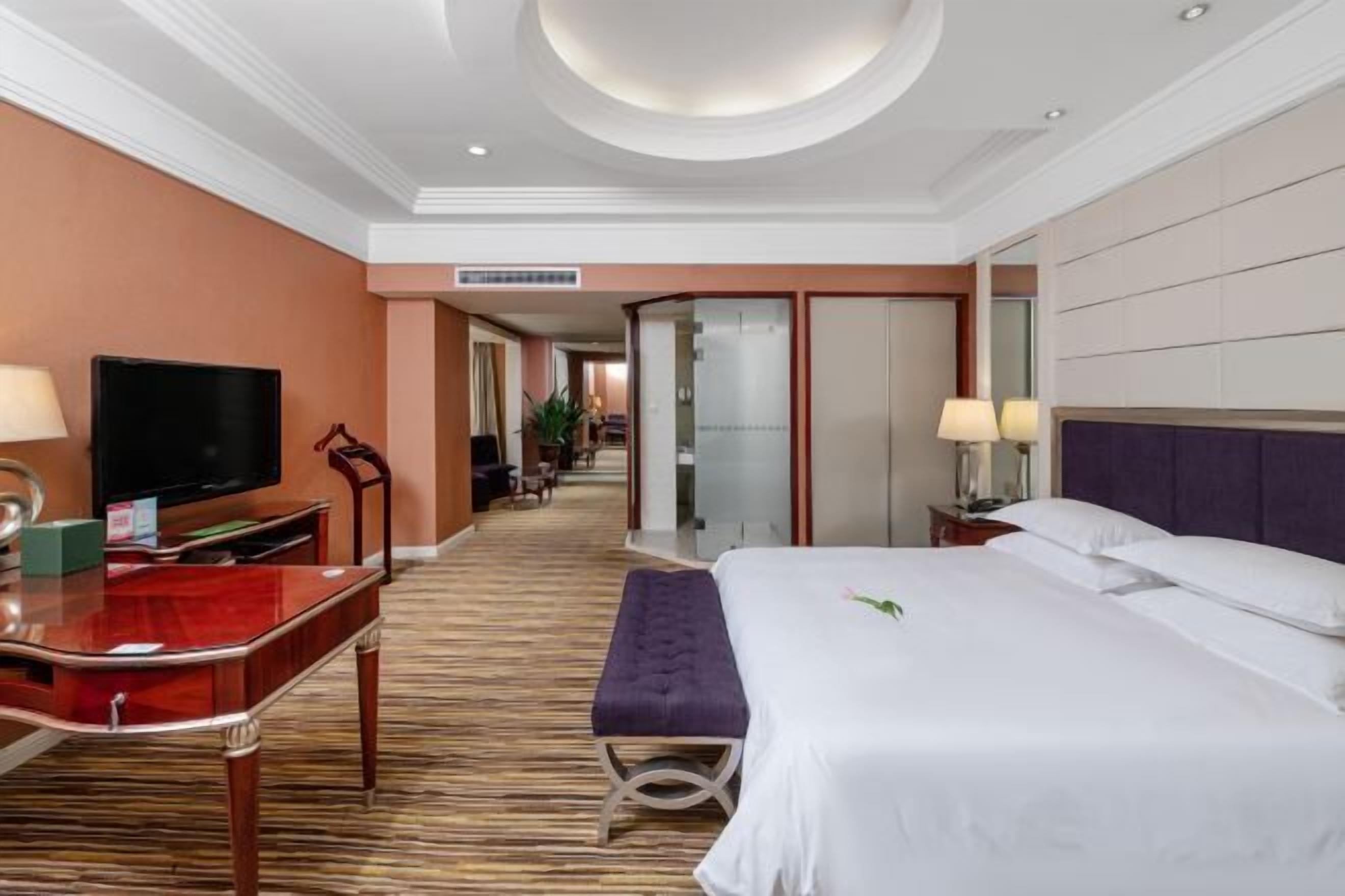 Minibar, in-room safe, alarm clocks