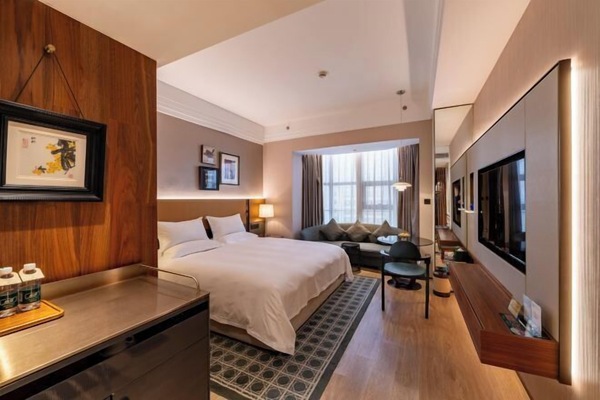 Minibar, in-room safe, alarm clocks