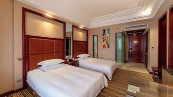 Minibar, in-room safe, alarm clocks