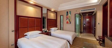 Minibar, in-room safe, alarm clocks