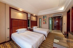 Frigobar, cofres nos quartos, despertadores